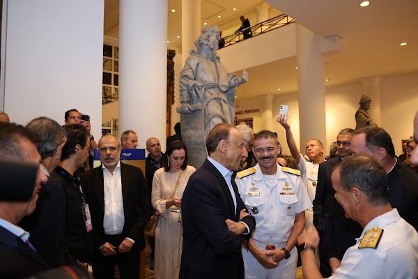Dignitaries in the FAAP main hall