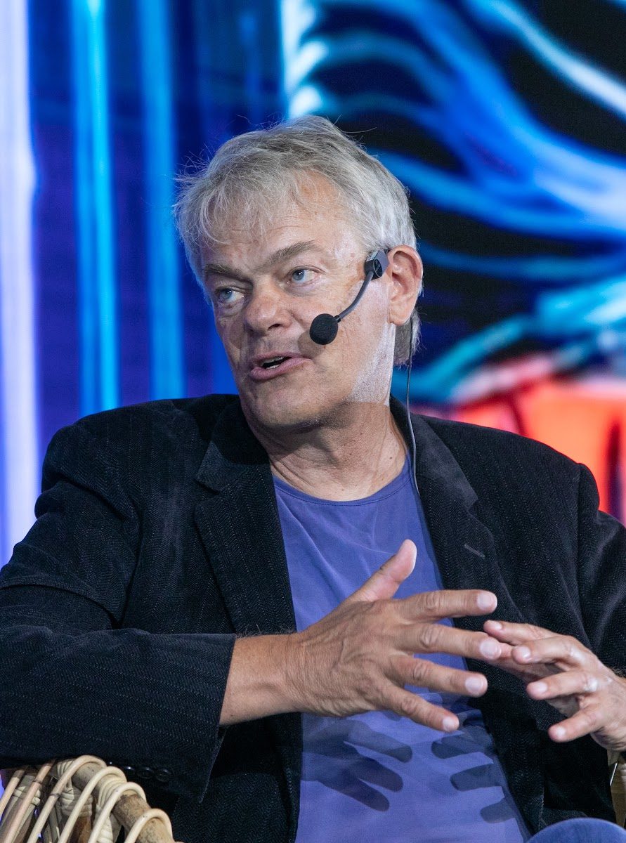 Edvard Moser, Nobel laureate in Medicine, on stage at RIW 2026