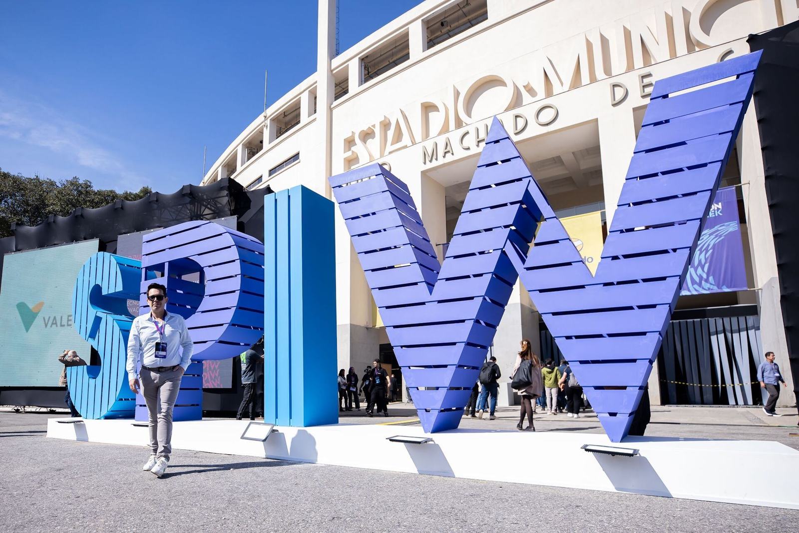 SPIW sign outside Mercado Livre Arena Pacaembu